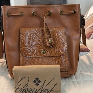 Patricia NashChic Tan Leather Shoulder Bag